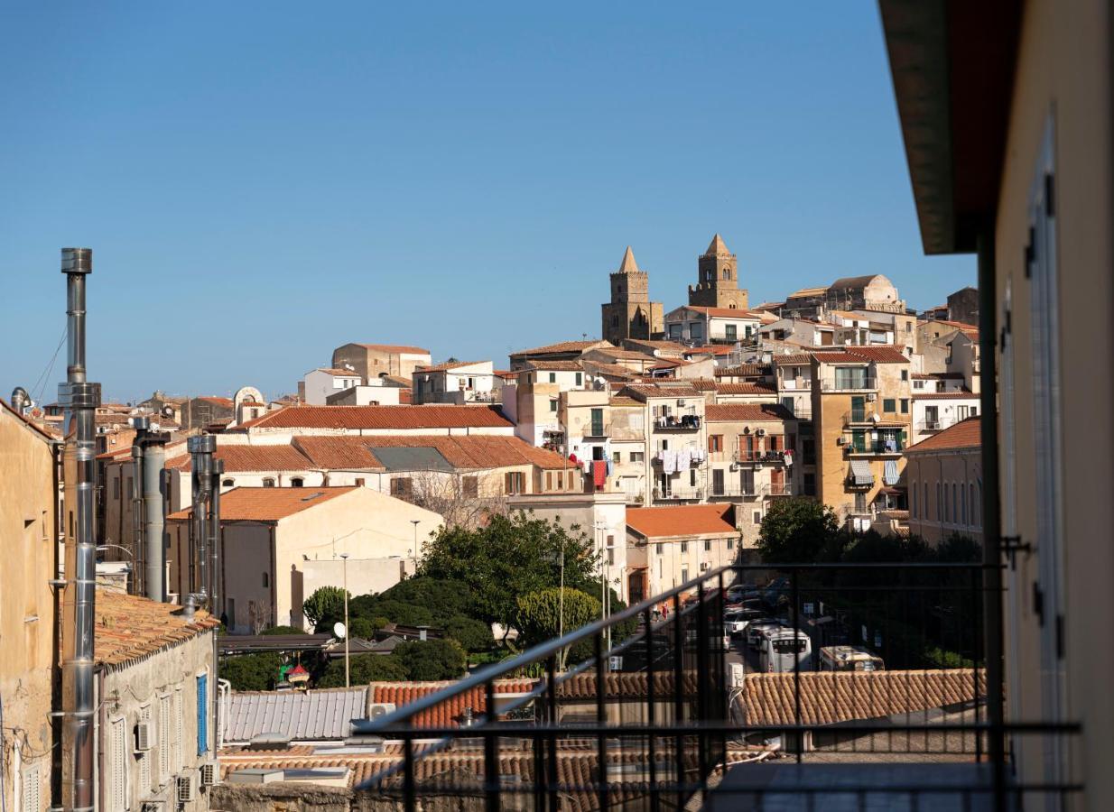 B&B Le Suites Di Costanza Cefalù Buitenkant foto